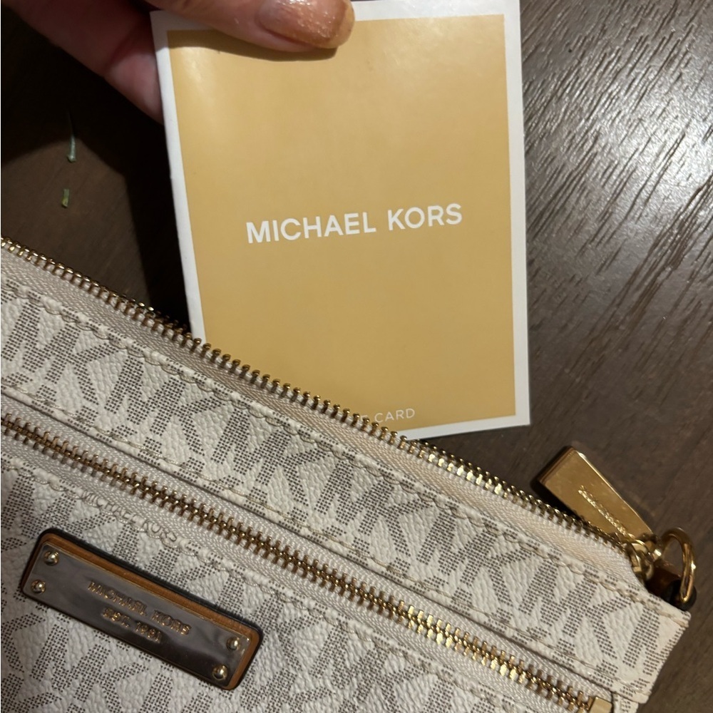 Michael Kors Beige Signature Logo Wristlet/Purse New - Picture 4 of 8